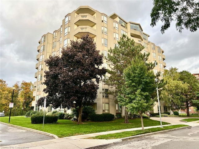 712 - 8 Village Green