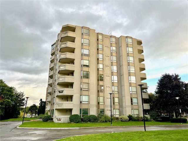 712 - 8 Village Green