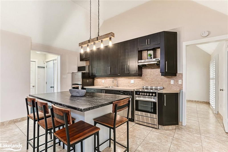 438 Oxbow Crescent