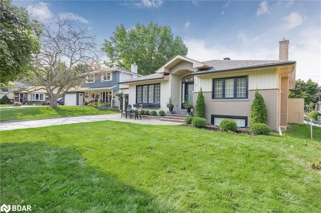 7 Howard Crescent