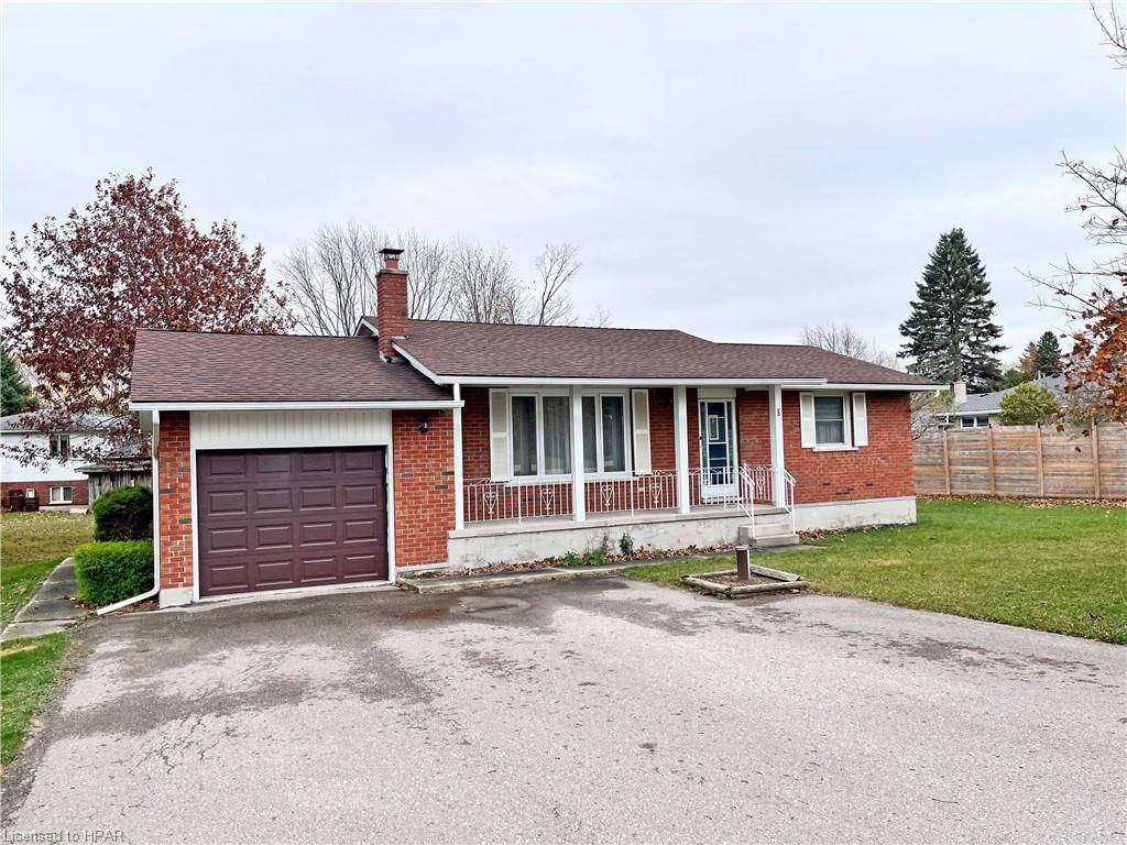 Single Family Residence sold at 8 Stanley Street, Central Huron, goderich Township, N7A 3X8 - MLS: 40676363