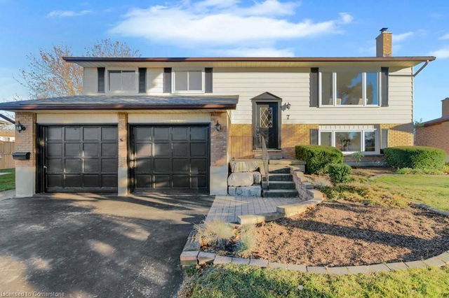 7 Phoebe Crescent