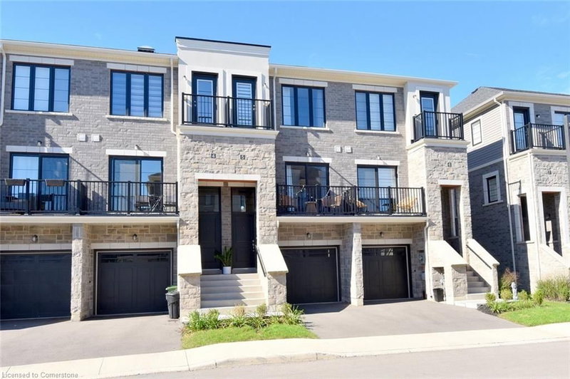 5 - 383 Dundas Street E