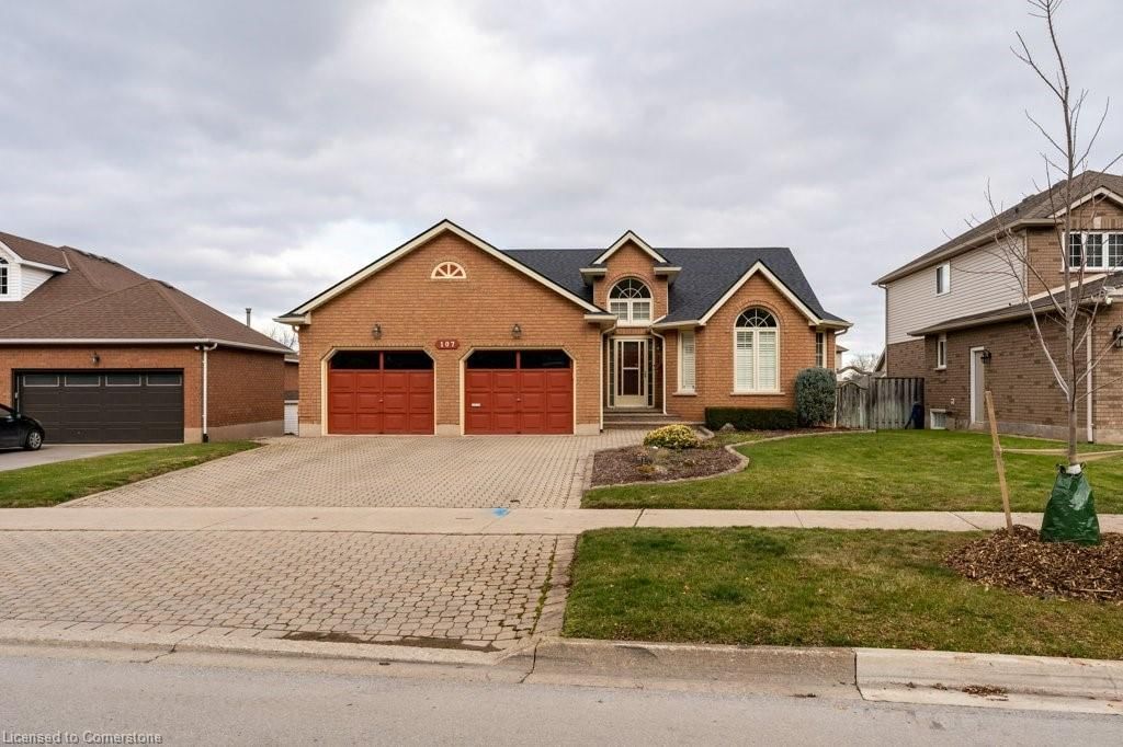 Single Family Residence for sale at 107 Dorchester Drive, Grimsby, Grimsby East (542), L3M 5H5 - MLS: 40681218