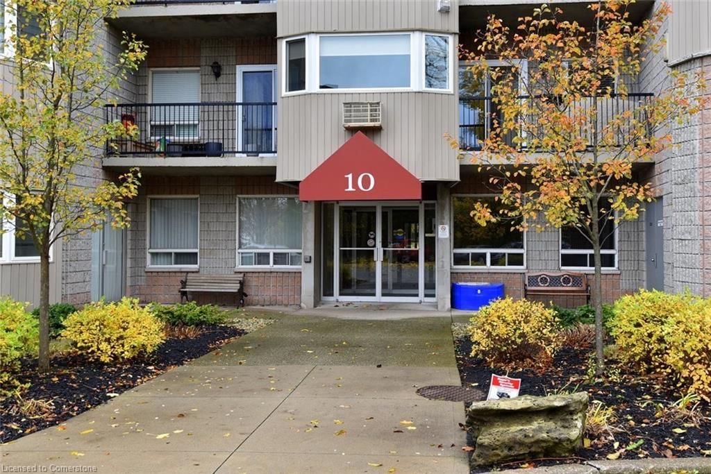 Condo/Apt Unit sold at 402-10 John Street, Grimsby, Grimsby East (542), L3M 1X5 - MLS: 40681592