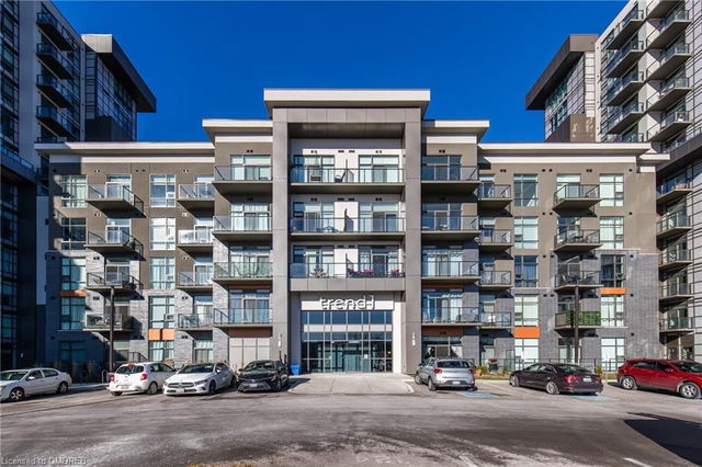 702 - 450 Dundas Street