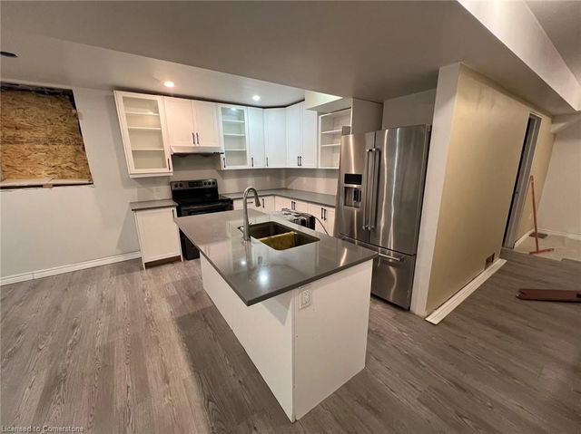 lower unit - 509 Valhalla Crescent