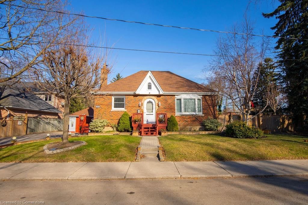 Single Family Residence sold at 39 Brant Street, Oakville, CO Central, L6K 2Z3 - MLS: 40685362