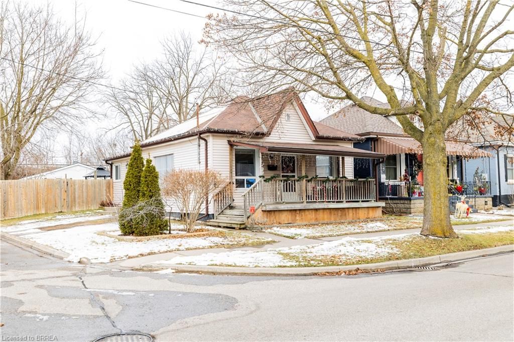 Single Family Residence sold at 220 Grey Street, Brantford, East Ward, N3S 4W7 - MLS: 40686760