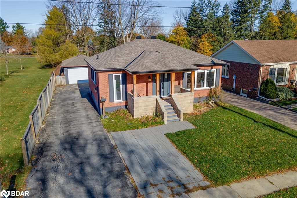 Single Family Residence sold at 74 Strabane Avenue, Barrie, East, L4M 2A2 - MLS: 40687229