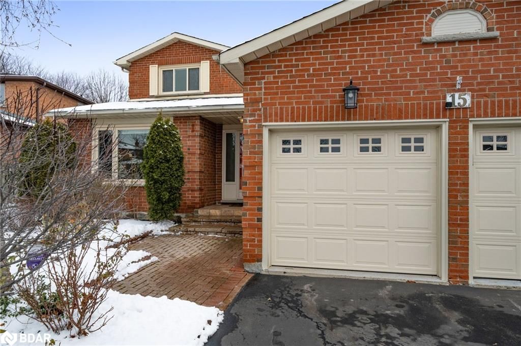 Single Family Residence sold at 15 Oakington Place, Mississauga, Streetsville, L3N 3V9 - MLS: 40687690