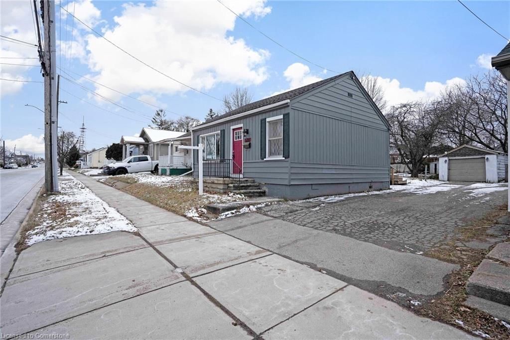 Single Family Residence for sale at 528 Upper Wentworth Street, Hamilton, Inch Park, L9A 4T9 - MLS: 40688086