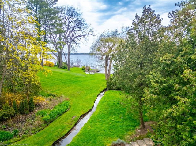 607 Edgewater Crescent