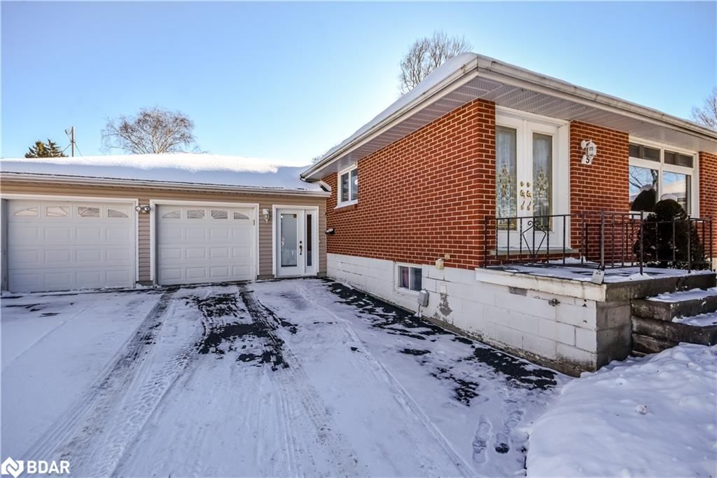 Single Family Residence sold at 5 Creswick Court, Barrie, City Centre, L4M 2J7 - MLS: 40688358