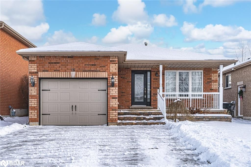 Single Family Residence sold at 15 Seline Crescent, Barrie, Painswick, L4N 0Y6 - MLS: 40688447