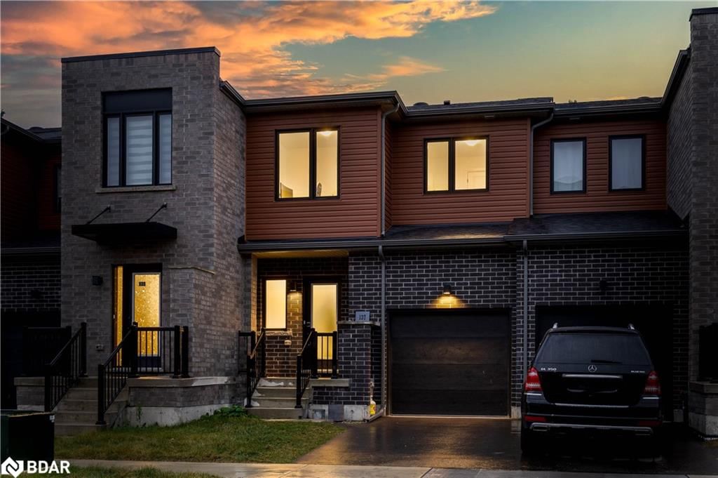 Row/Townhouse for sale at 137 Turnberry Lane, Barrie, Painswick, L9J 0M8 - MLS: 40688751