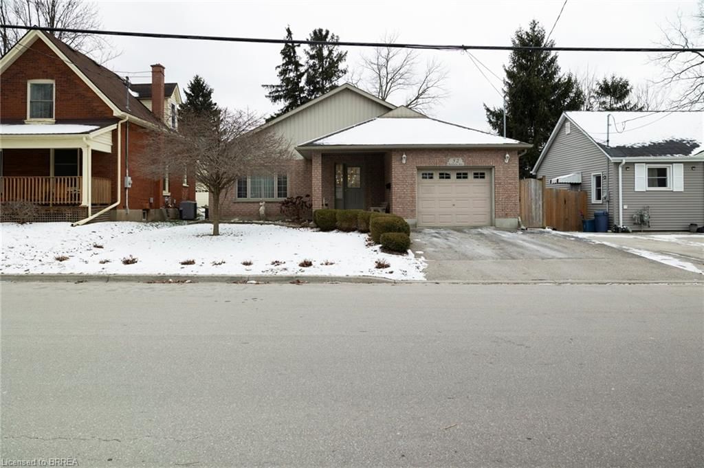 Single Family Residence sold at 52 Baldwin Avenue, Brantford, Eagle Place West, N3S 1H7 - MLS: 40689106