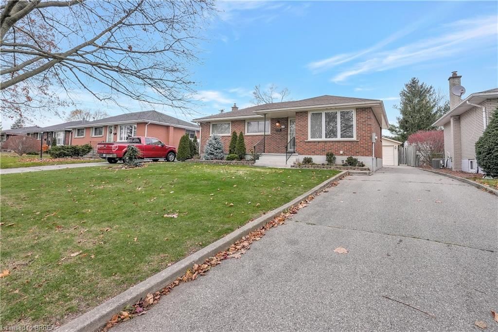 Single Family Residence sold at 34 Wiltshire Drive, Brantford, Mayfair, N3R 5A9 - MLS: 40689146