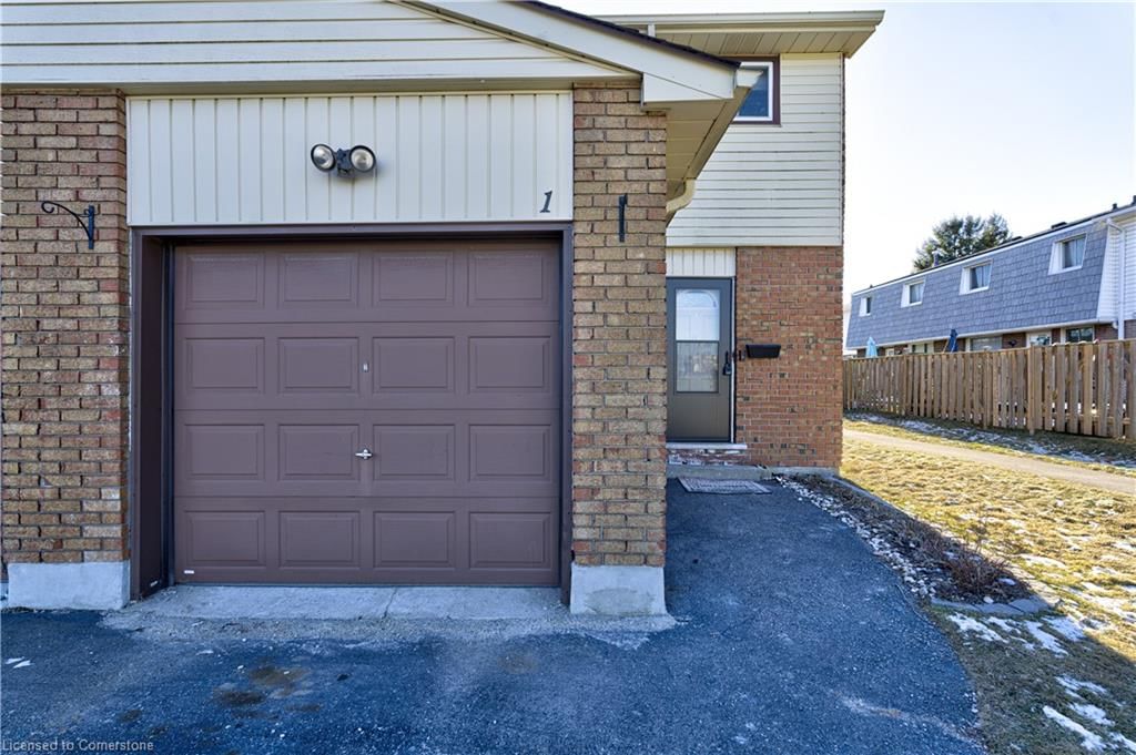 Row/Townhouse for sale at 1-1350 Limeridge Road, Hamilton, Trenholme, L8W 1L6 - MLS: 40689315