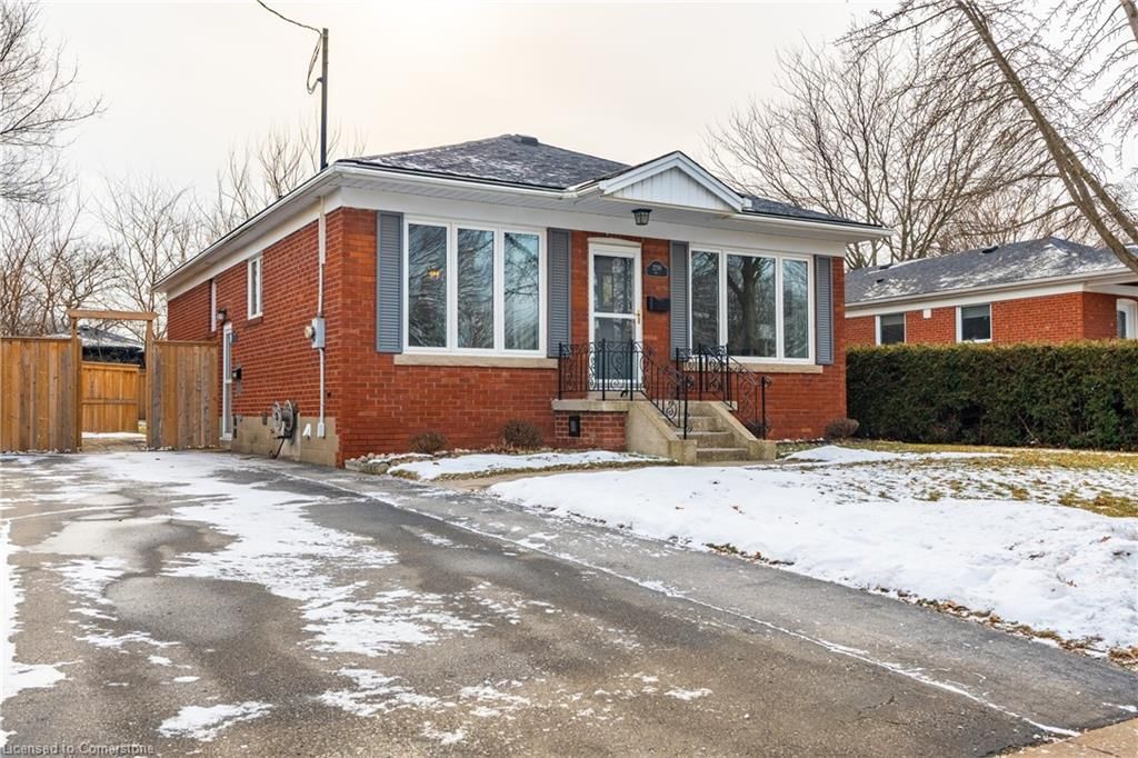 Single Family Residence for sale at 2290 Woodward Avenue, Burlington, Central, L7R 1T6 - MLS: 40689387