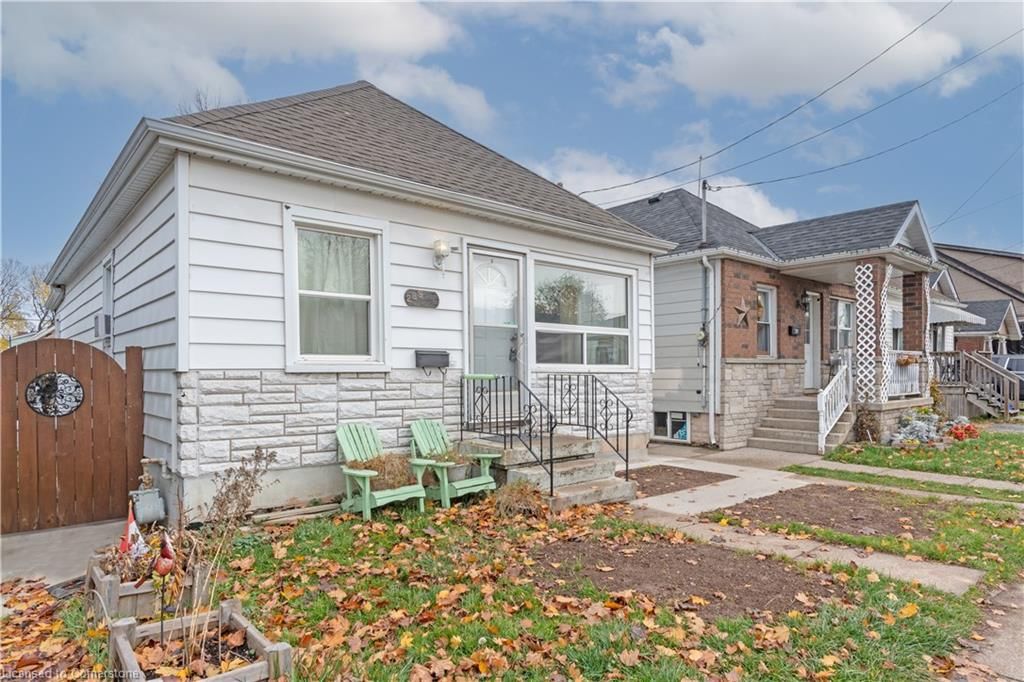 Single Family Residence for sale at 289 Roxborough Avenue, Hamilton, Crown Point, L8H 1P9 - MLS: 40689519