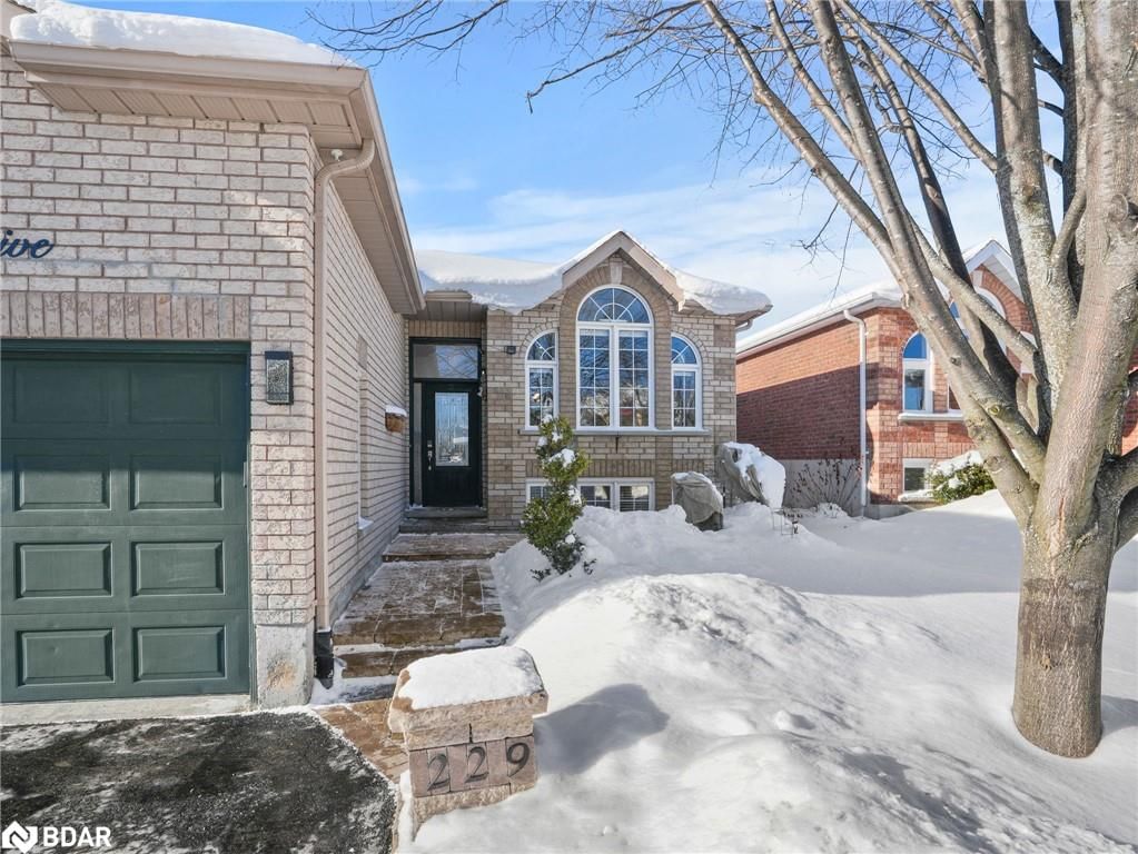 Single Family Residence for sale at 229 Wessenger Drive, Barrie, Holly, L4N 8R4 - MLS: 40689561