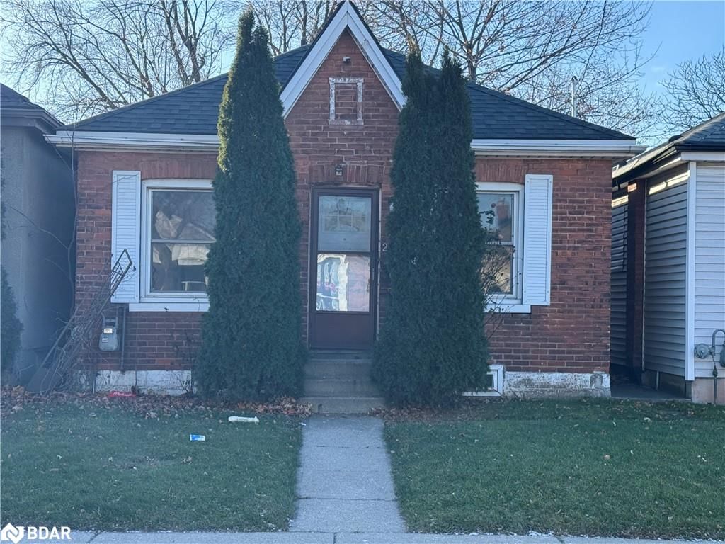 Single Family Residence for sale at 28 Harrison Avenue, Hamilton, Homeside, L8H 2Z7 - MLS: 40689627