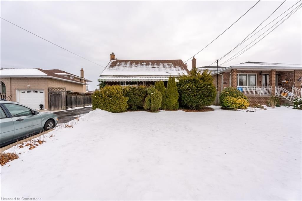 Single Family Residence for sale at 214 Margaret Avenue, Stoney Creek, Highway Valley/Dewitt, L8E 2H8 - MLS: 40689836