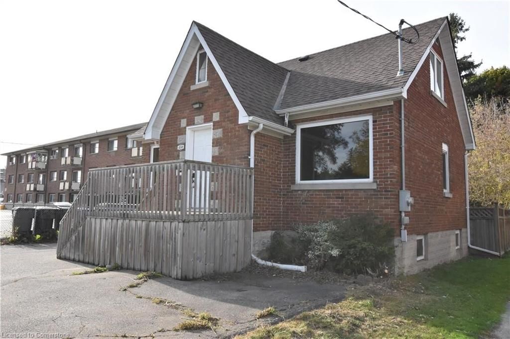 Single Family Residence for lease at 238 Lowther Street, Cambridge, Preston North, N3H 1Y1 - MLS: 40690057