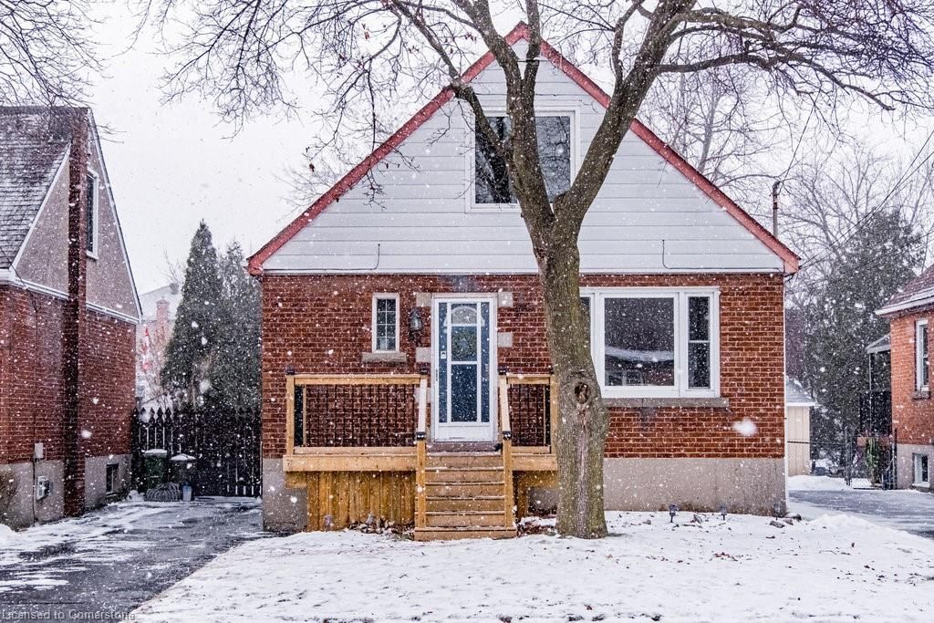 Single Family Residence for sale at 86 East 27th Street, Hamilton, Eastmount, L8V 3G1 - MLS: 40690326