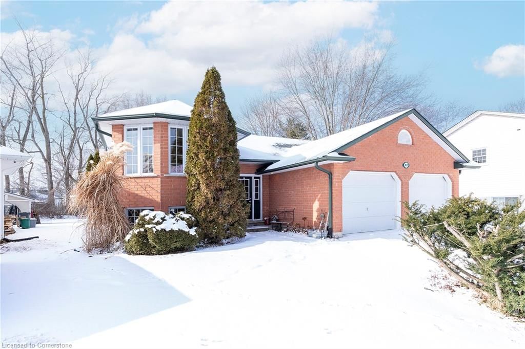 Single Family Residence for sale at 817 Woodside Court, Fort Erie, Crescent Park, L2A 6R5 - MLS: 40690636