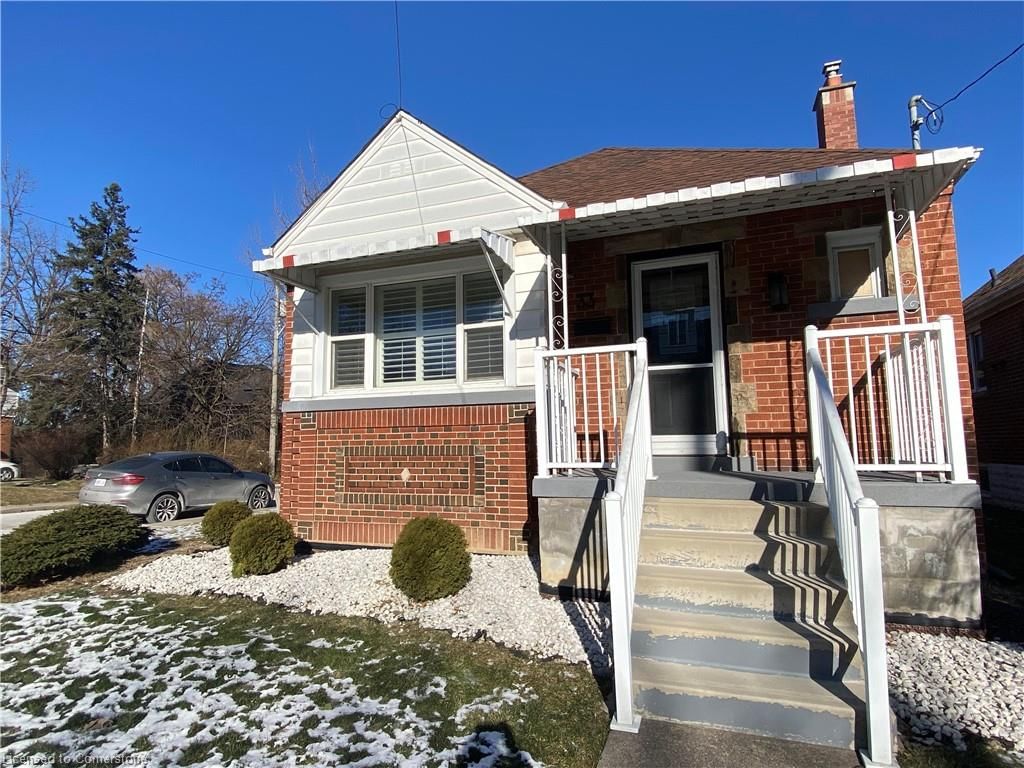 Single Family Residence for sale at 33 Brucedale Avenue, Hamilton, Centremount, L9A 1N1 - MLS: 40690829