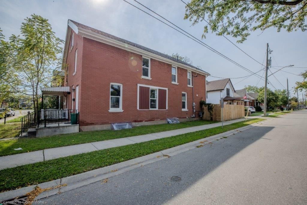 Single Family Residence for sale at 139 Superior Street, Brantford, Hillcrest, N3S 2L3 - MLS: 40690856