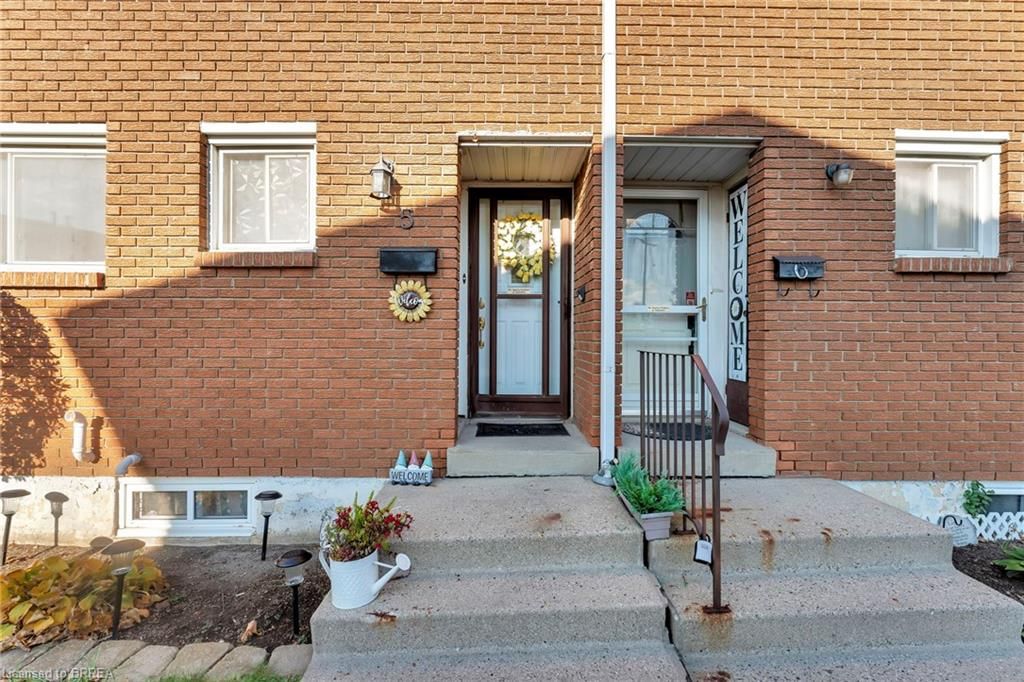 Row/Townhouse for sale at 5-161 Berkindale Drive, Hamilton, Riverdale, L8E 1M6 - MLS: 40690938