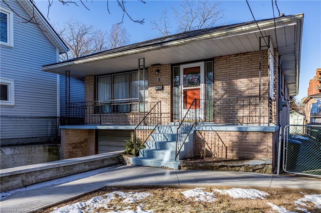 Single Family Residence sold at 16 Elm Avenue, Stoney Creek, Battlefield, L8G 2W1 - MLS: 40692305