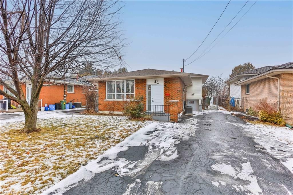 Single Family Residence for sale at 15 Queensbury Drive, Hamilton, Quinndale, L8W 1J1 - MLS: 40692410