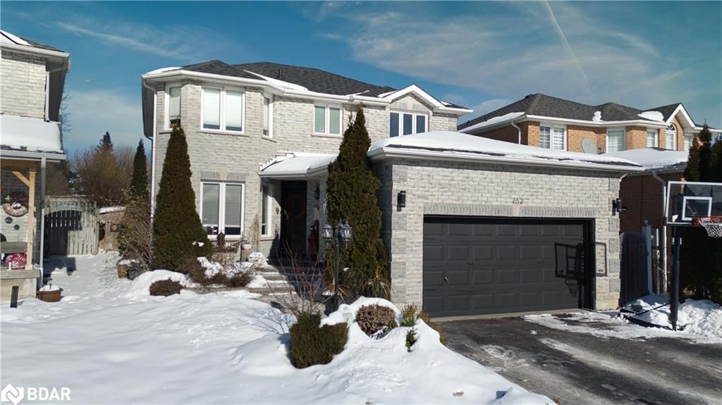 Single Family Residence sold at 152 Esther Drive, Barrie, Painswick, L4N 9T1 - MLS: 40692574