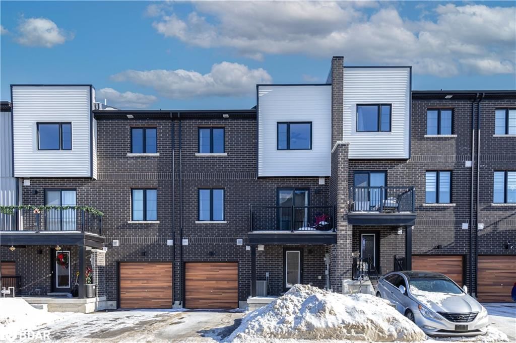 Row/Townhouse for sale at 26 Hay Lane, Barrie, Innishore, L9J 0V5 - MLS: 40692764