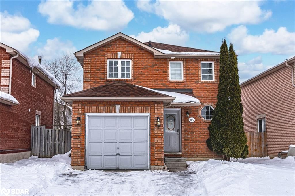 Single Family Residence for sale at 200 Dunsmore Lane, Barrie, East, L4M 6Z8 - MLS: 40692773