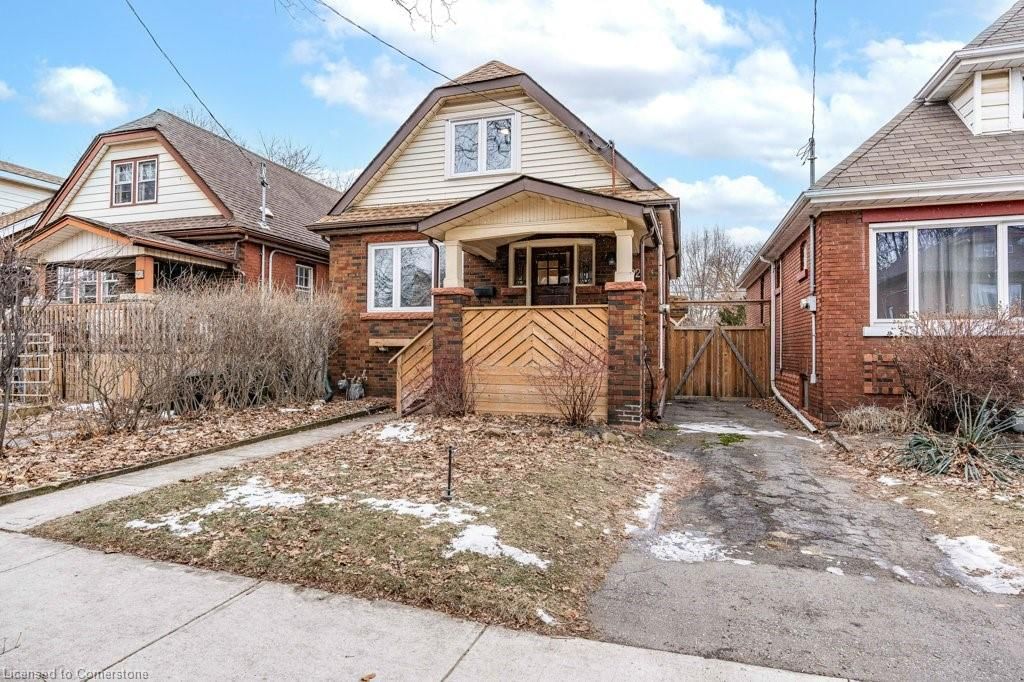 Single Family Residence for sale at 92 Graham Avenue, Hamilton, Delta, L8K 2M3 - MLS: 40692837