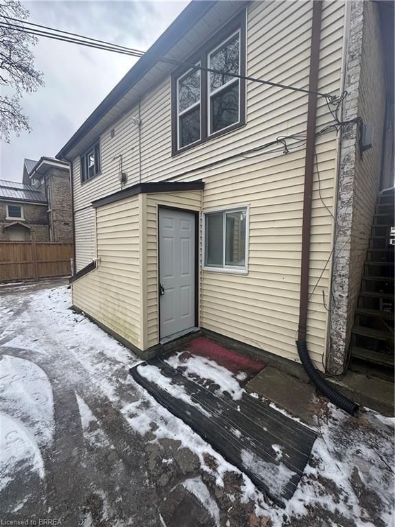 Single Family Residence leased at 1-113 Brant Avenue, Brantford, North Ward, N3T 3H4 - MLS: 40693075