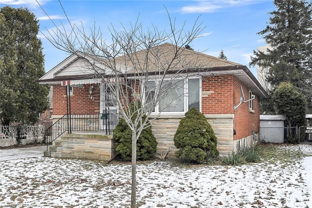 Single Family Residence for sale at 297 East 36th Street, Hamilton, Macassa, L8V 3Z7 - MLS: 40693191