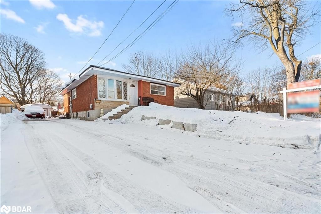 Single Family Residence for sale at 227 Southview Road, Barrie, Innishore, L4N 3X6 - MLS: 40693217