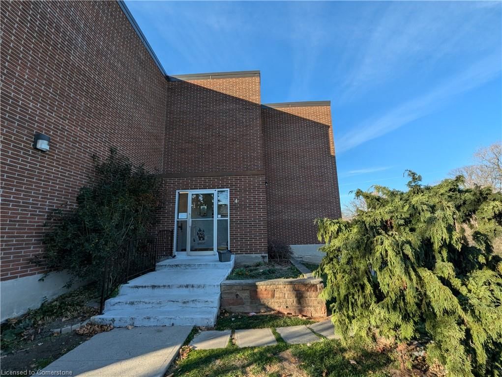 Condo/Apt Unit for lease at 202-4 Avalon Place, Kitchener, Forest Hill, N2M 4N6 - MLS: 40693320