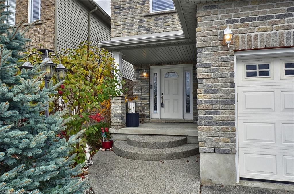 Single Family Residence for sale at 8 Lockwood Street, Cambridge, Branchton Park, N1P 0A5 - MLS: 40693395