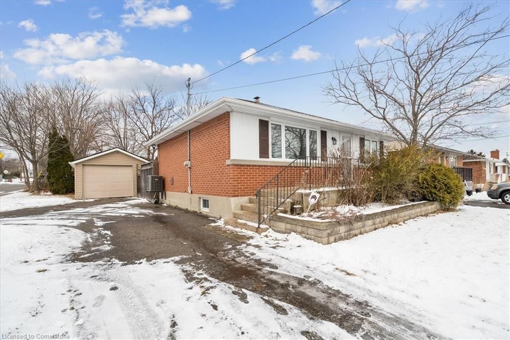 Single Family Residence for sale at 4 Fernwood Crescent, Hamilton, Hampton Heights, L8T 3L1 - MLS: 40693424