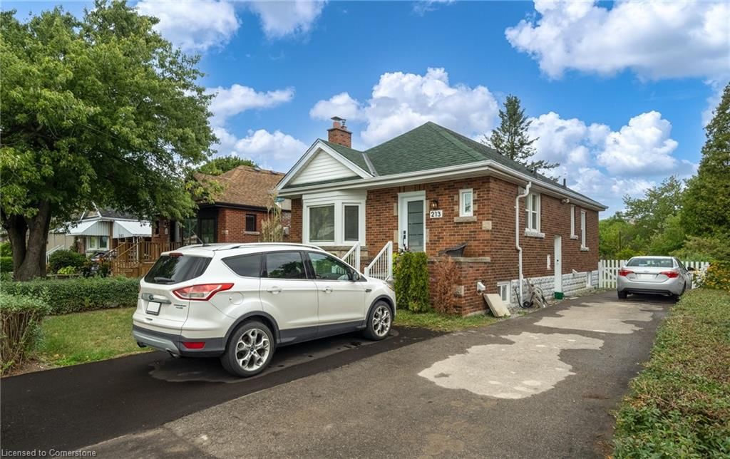 Single Family Residence for lease at 213 Inverness Avenue, Hamilton, Centremount, L9A 1H1 - MLS: 40693871