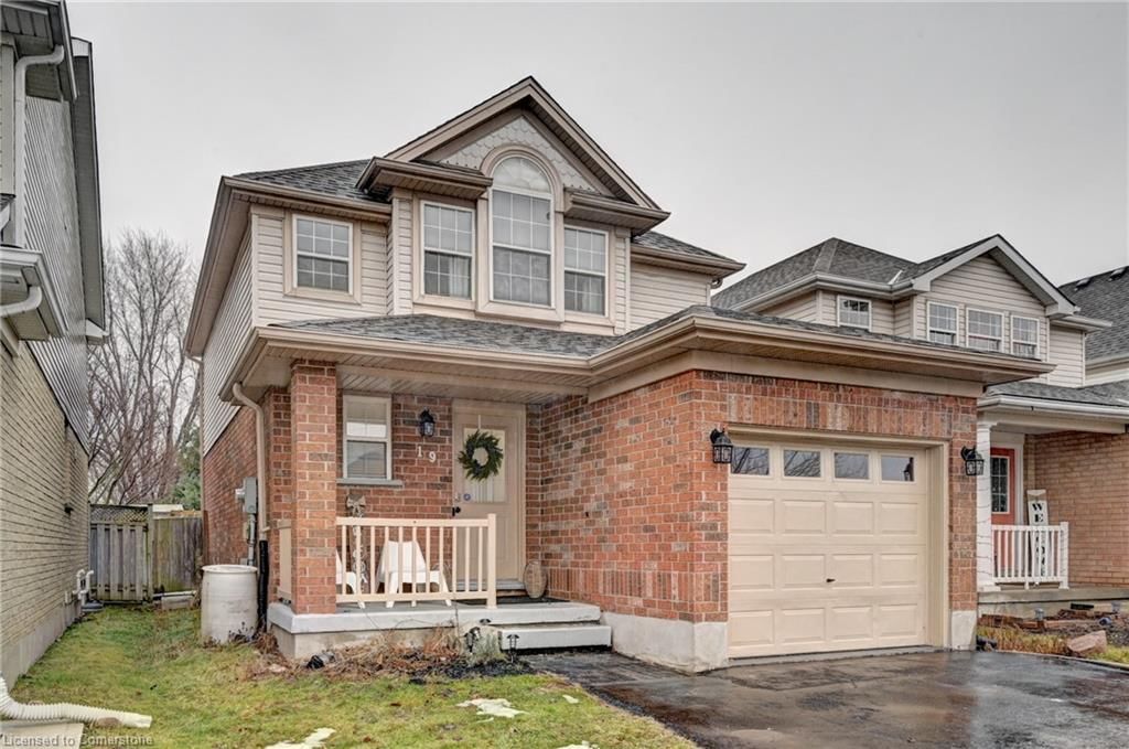 Single Family Residence sold at 19 Sofron Drive, Cambridge, Hillcrest/Cooper/Townline Estates, N3C 4G5 - MLS: 40694231