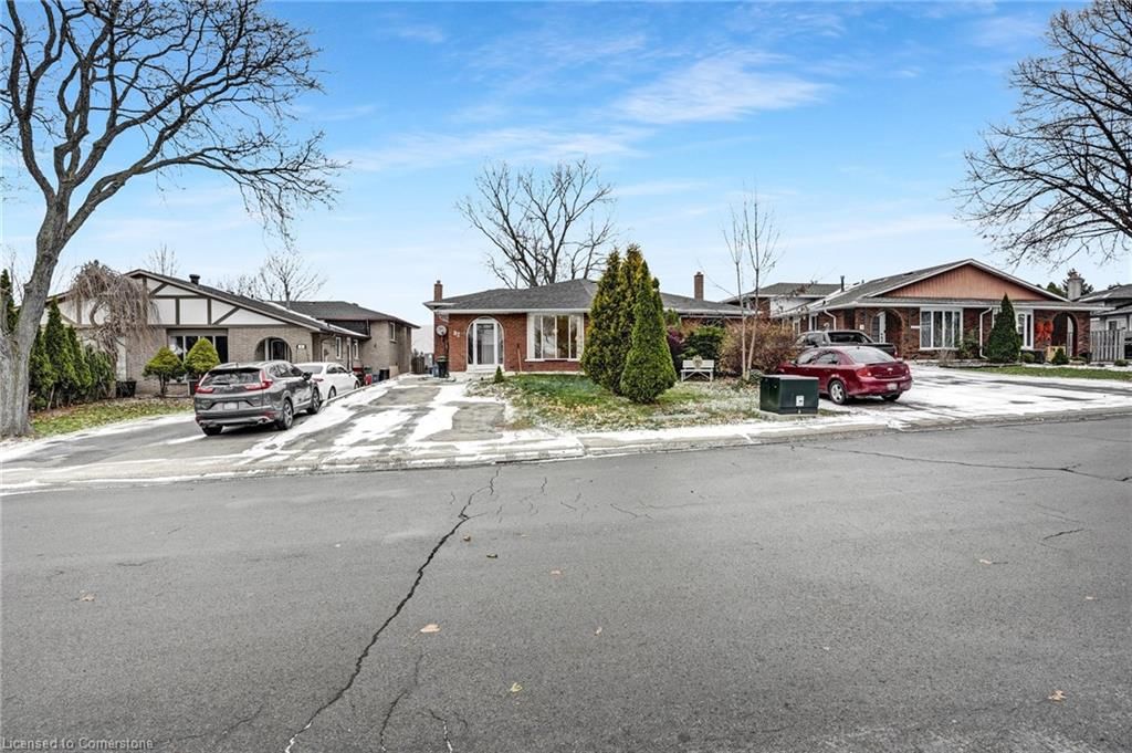 Single Family Residence for sale at 82 Guildwood Drive, Hamilton, Gurnett, L9C 6S4 - MLS: 40694498