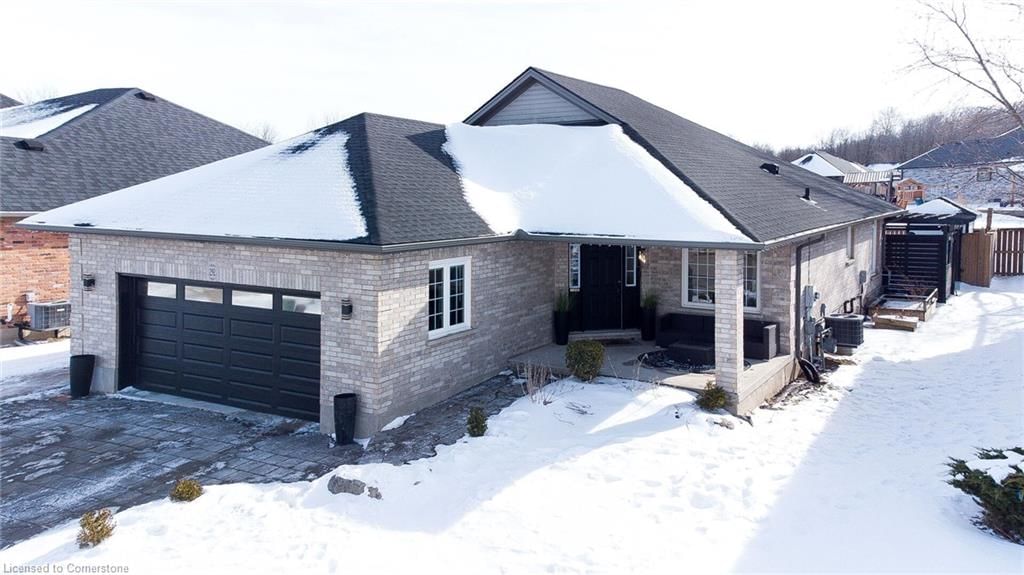 Single Family Residence for sale at 292 Thorn Drive, Strathroy, Caradoc, N7G 4E1 - MLS: 40695336